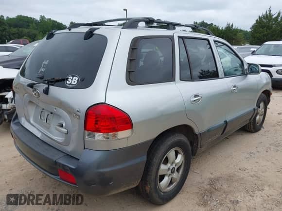 2005 Hyundai Santa Fe GLS с VIN KM8SC13E75U966113, выставлен на аукционе IAAI как лот 43020552 с пробегом 234 669 миль миль и . История ставок и продаж доступна на DreamBid. Изображение 4.