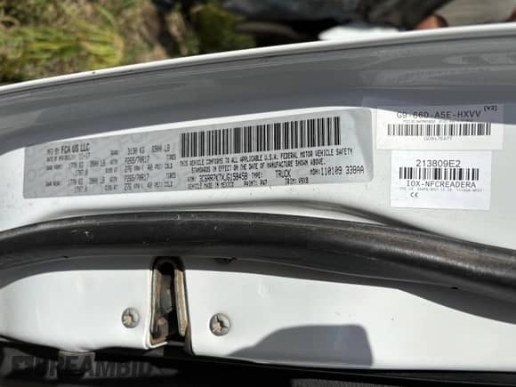 2018 Ram 1500 Express z VIN 3C6RR7KTXJG158458, wystawiony jako IAAI lot #42730046 z przebiegiem 112 854 mil mil oraz . Historia ofert i sprzedaży dostępna na DreamBid. Obrazek 8.