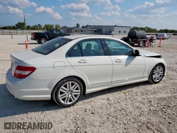 2008 Mercedes-Benz C 300 Sport z VIN WDDGF81X18F090264, wystawiony jako Copart lot #81241495 z przebiegiem 130 934 mil mil oraz Szkoda całkowita • Salvage title. Historia ofert i sprzedaży dostępna na DreamBid. Obrazek 3.