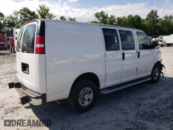 2022 Chevrolet Express Cargo z VIN 1GCWGAF77N1268206, wystawiony jako Copart lot #57682045 z przebiegiem 38 756 mil mil oraz Szkoda całkowita • Salvage title. Historia ofert i sprzedaży dostępna na DreamBid. Obrazek 3.