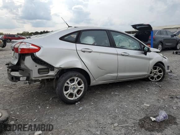 2015 Ford Fiesta SE with VIN 3FADP4BJ3FM204541, listed as a Copart auction lot 82056105 with 160,017 mi miles and Clean title. Bid and sale history available at DreamBid. Image 3.