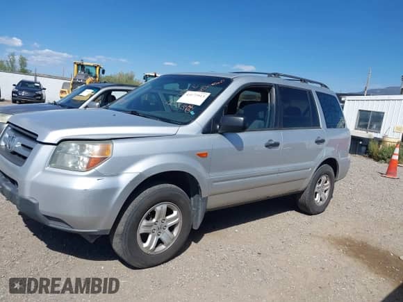 2007 Honda Pilot LX с VIN 5FNYF18187B024434, выставлен на аукционе IAAI как лот 43177913 с пробегом 227 172 миль миль и . История ставок и продаж доступна на DreamBid. Изображение 6.