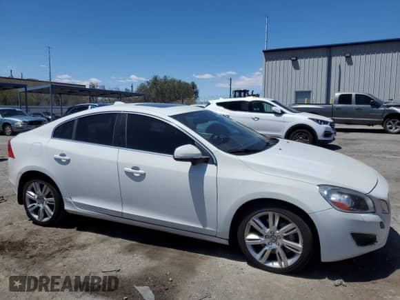 2013 Volvo S60 T6 R-Design Platinum с VIN YV1902FHXD2179720, выставлен на аукционе Copart как лот 56236895 с пробегом 150 128 миль миль и Списание • Salvage title. История ставок и продаж доступна на DreamBid. Изображение 4.