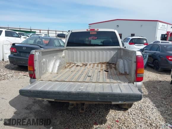 2006 Chevrolet Silverado 1500 LS с VIN 1GCEC19V16Z233584, выставлен на аукционе IAAI как лот 41664131 с пробегом 316 943 миль миль и . История ставок и продаж доступна на DreamBid. Изображение 17.
