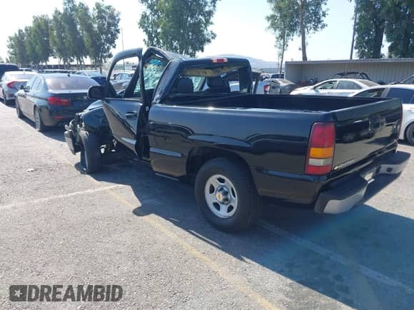 2000 Chevrolet Silverado 1500 LS with VIN 1GCEC14W7YZ147831, listed as a IAAI auction lot 42386307 with Not provided miles and . Bid and sale history available at DreamBid. Image 3.