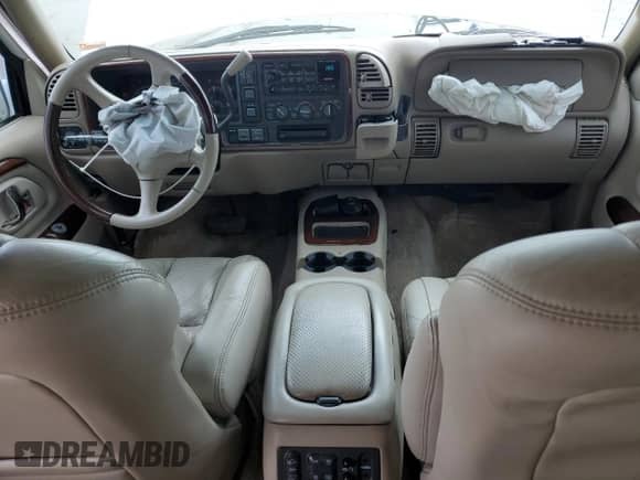 2000 Cadillac Escalade с VIN 1GYEK13R4YR120238, выставлен на аукционе Copart как лот 61397315 с пробегом 95 906 миль миль и Списание • Salvage title. История ставок и продаж доступна на DreamBid. Изображение 8.