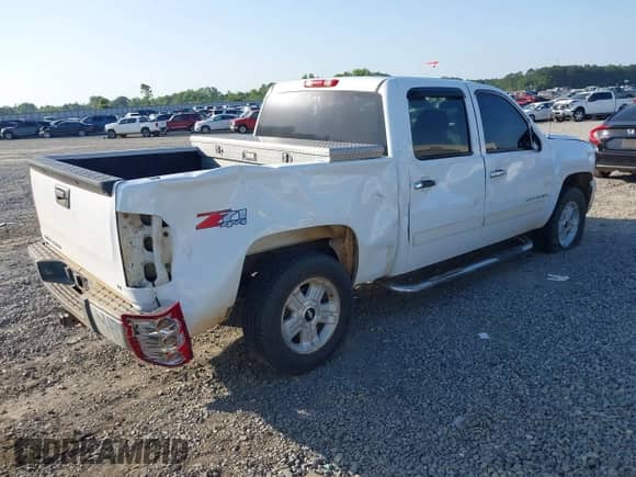 2007 Chevrolet Silverado 1500 LTZ z VIN 2GCEK13M371648855, wystawiony jako IAAI lot #42178802 z przebiegiem 199 481 mil mil oraz . Historia ofert i sprzedaży dostępna na DreamBid. Obrazek 4.