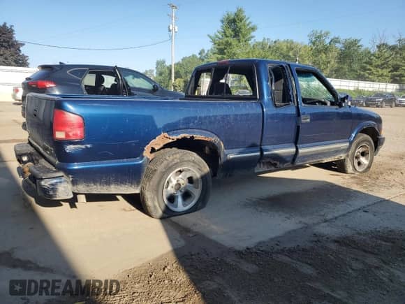 2001 Chevrolet S-10 LS with VIN 1GCCS195118101952, listed as a Copart auction lot 69969645 with 152,708 mi miles and Clean title. Bid and sale history available at DreamBid. Image 3.