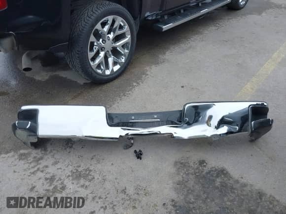 2017 Chevrolet Silverado 1500 LTZ z VIN 3GCUKSEC7HG135770, wystawiony jako IAAI lot #41257645 z przebiegiem 155 364 mil mil oraz . Historia ofert i sprzedaży dostępna na DreamBid. Obrazek 12.