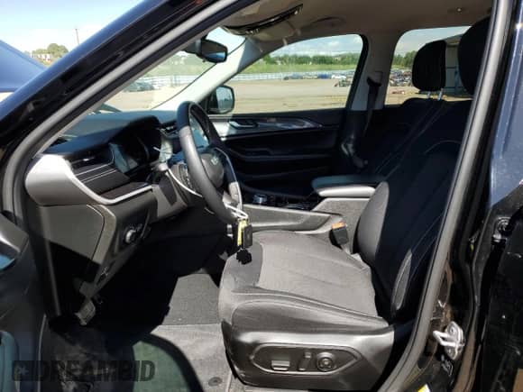 2022 Jeep Grand Cherokee Altitude with VIN 1C4RJKAG5N8611310, listed as a Copart auction lot 61604955 with 32,518 mi miles and Clean title. Bid and sale history available at DreamBid. Image 7.