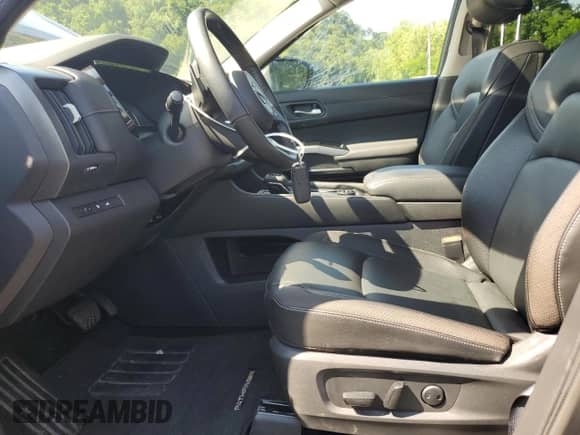 2025 Nissan Pathfinder SL z VIN 5N1DR3CDXSC214076, wystawiony jako Copart lot #65181325 z przebiegiem 9 558 mil mil oraz Szkoda całkowita • Salvage title. Historia ofert i sprzedaży dostępna na DreamBid. Obrazek 7.