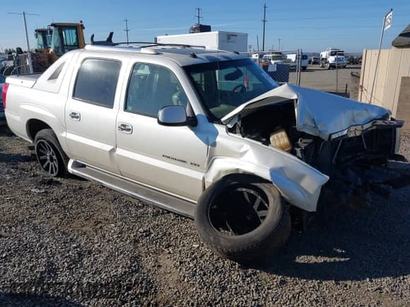 2003 Cadillac Escalade EXT with VIN 3GYEK63N13G314230, listed as a IAAI auction lot 43300591 with 177,391 mi miles and . Bid and sale history available at DreamBid. Image 1.