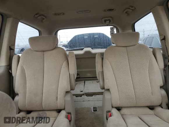 2007 Hyundai Entourage GLS с VIN KNDMC233476034055, выставлен на аукционе Copart как лот 49306585 с пробегом 239 268 миль миль и Чистый • Clean title. История ставок и продаж доступна на DreamBid. Изображение 10.
