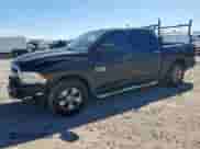 2018 Ram 1500 Tradesman z VIN 3C6RR6KG2JG225504, wystawiony jako Copart lot #56739575 z przebiegiem 137 272 mil mil oraz Szkoda całkowita • Salvage title. Historia ofert i sprzedaży dostępna na DreamBid. Obrazek 1.