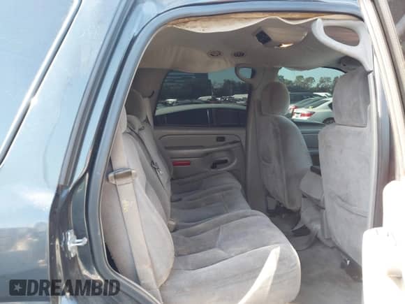 2005 Chevrolet Tahoe LS with VIN 1GNEC13V75R266636, listed as a IAAI auction lot 43117438 with 141,102 mi miles and . Bid and sale history available at DreamBid. Image 8.