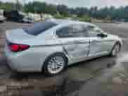 2021 BMW 5 Series 530i z VIN WBA53BH07MWX00966, wystawiony jako Copart lot #82151515 z przebiegiem 91 980 mil mil oraz Szkoda całkowita • Salvage title. Historia ofert i sprzedaży dostępna na DreamBid. Obrazek 3.