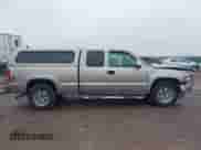 2002 GMC Sierra 1500 SLE z VIN 2GTEK19TX21147176, wystawiony jako IAAI lot #42548008 z przebiegiem 308 911 mil mil oraz . Historia ofert i sprzedaży dostępna na DreamBid. Obrazek 14.