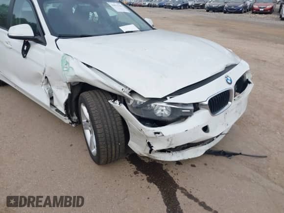 2013 BMW 3 Series 328i xDrive с VIN WBA3B3C50DF541825, выставлен на аукционе IAAI как лот 43031395 с пробегом 148 329 миль миль и . История ставок и продаж доступна на DreamBid. Изображение 6.