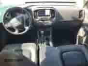 2018 GMC Sierra 1500 SLT z VIN 3GTP1NEC2JG115045, wystawiony jako Copart lot #68701185 z przebiegiem 63 938 mil mil oraz Szkoda całkowita • Salvage title. Historia ofert i sprzedaży dostępna na DreamBid. Obrazek 8.