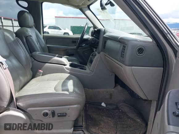 2006 Chevrolet Suburban LT z VIN 1GNFK16Z56J108351, wystawiony jako IAAI lot #41982407 z przebiegiem 315 803 mil mil oraz . Historia ofert i sprzedaży dostępna na DreamBid. Obrazek 5.