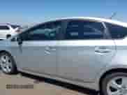 2013 Toyota Prius One z VIN JTDKN3DU7D5562835, wystawiony jako IAAI lot #42598941 z przebiegiem 104 292 mil mil oraz . Historia ofert i sprzedaży dostępna na DreamBid. Obrazek 14.