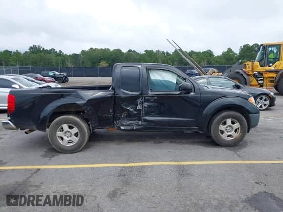 2016 Nissan Frontier S z VIN 1N6BD0CT1GN904436, wystawiony jako IAAI lot #43062377 z przebiegiem 135 281 mil mil oraz . Historia ofert i sprzedaży dostępna na DreamBid. Obrazek 13.