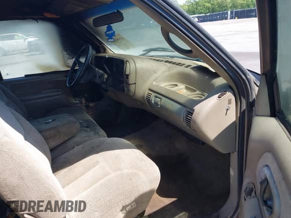1996 GMC Sierra 1500 z VIN 2GTEC19M3T1502695, wystawiony jako IAAI lot #42199919 z przebiegiem 285 889 mil mil oraz . Historia ofert i sprzedaży dostępna na DreamBid. Obrazek 5.