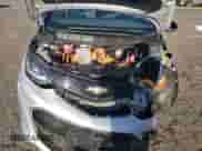 2021 Chevrolet Bolt EV Premier z VIN 1G1FZ6S01M4109381, wystawiony jako Copart lot #67153143 z przebiegiem 12 954 mil mil oraz . Historia ofert i sprzedaży dostępna na DreamBid. Obrazek 12.