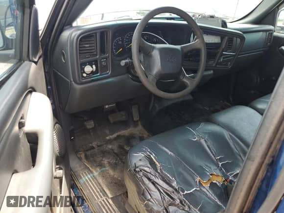 2000 Chevrolet Silverado 1500 LS z VIN 2GCEC19V6Y1372850, wystawiony jako Copart lot #57510395 z przebiegiem 178 855 mil mil oraz Szkoda całkowita • Salvage title. Historia ofert i sprzedaży dostępna na DreamBid. Obrazek 8.