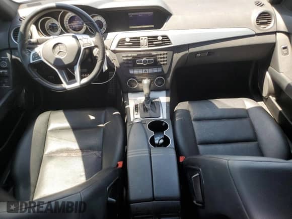 2013 Mercedes-Benz C 250 Sport с VIN WDDGF4HBXDA786339, выставлен на аукционе Copart как лот 60758555 с пробегом 92 795 миль миль и Списание • Salvage title. История ставок и продаж доступна на DreamBid. Изображение 8.