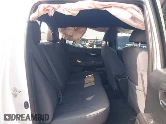 2018 Toyota Tacoma SR5 с VIN 3TMAZ5CN4JM062479, выставлен на аукционе IAAI как лот 42999799 с пробегом 106 090 миль миль и . История ставок и продаж доступна на DreamBid. Изображение 8.