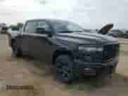 2025 Ram 1500 Big Horn z VIN 1C6RRFFG9SN693068, wystawiony jako Copart lot #71527555 z przebiegiem 3 154 mil mil oraz Szkoda całkowita • Salvage title. Historia ofert i sprzedaży dostępna na DreamBid. Obrazek 4.