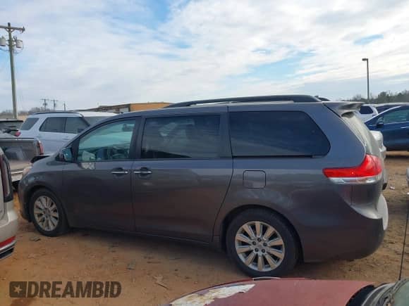 2013 Toyota Sienna XLE с VIN 5TDDK3DC6DS054942, выставлен на аукционе IAAI как лот 41172005 с пробегом 202 675 миль миль и . История ставок и продаж доступна на DreamBid. Изображение 14.