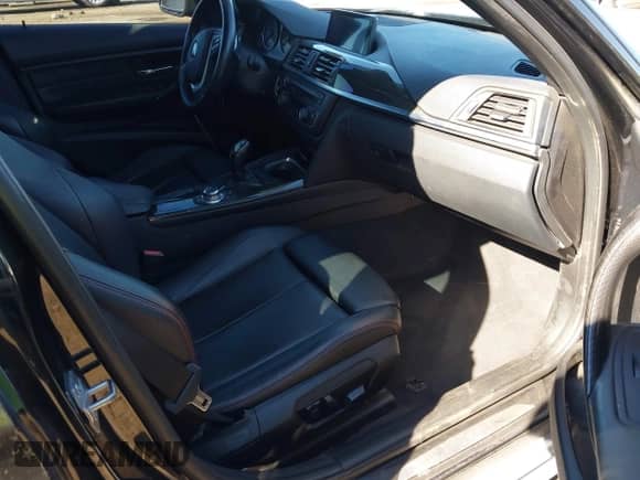 2013 BMW 3 Series 335i с VIN WBA3A9G56DNP37483, выставлен на аукционе IAAI как лот 43371321 с пробегом 114 383 миль миль и . История ставок и продаж доступна на DreamBid. Изображение 5.