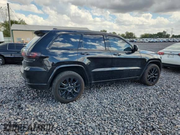 2018 Jeep Grand Cherokee Laredo with VIN 1C4RJFAG8JC244482, listed as a Copart auction lot 85572555 with 90,867 mi miles and Salvage title. Bid and sale history available at DreamBid. Image 3.
