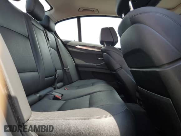 2016 BMW 5 Series 550i z VIN WBAKN9C53GD962850, wystawiony jako Copart lot #58147585 z przebiegiem 149 381 mil mil oraz Szkoda całkowita • Salvage title. Historia ofert i sprzedaży dostępna na DreamBid. Obrazek 10.