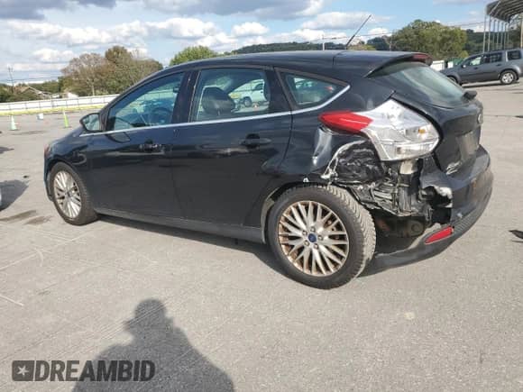 2014 Ford Focus Titanium z VIN 1FADP3N29EL357097, wystawiony jako Copart lot #86432545 z przebiegiem 138 847 mil mil oraz Szkoda całkowita • Salvage title. Historia ofert i sprzedaży dostępna na DreamBid. Obrazek 2.