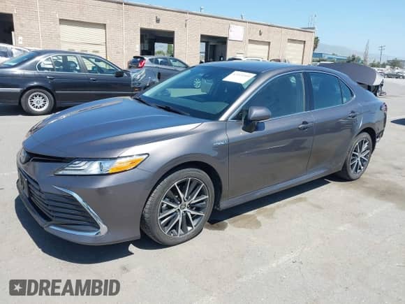 2021 Toyota Camry Hybrid XLE with VIN 4T1F31AK9MU560049, listed as a IAAI auction lot 42211169 with 182,185 mi miles and . Bid and sale history available at DreamBid. Image 2.