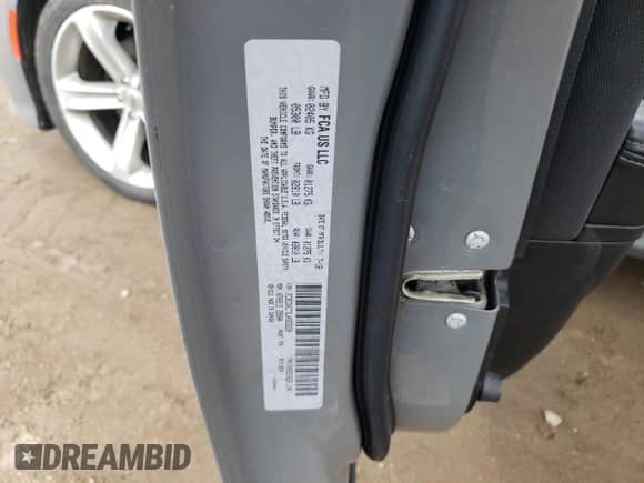 2018 Dodge Charger R/T with VIN 2C3CDXCT3JH323220, listed as a Copart auction lot 84239515 with 79,828 mi miles and Salvage title. Bid and sale history available at DreamBid. Image 12.