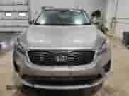 2019 Kia Sorento L z VIN 5XYPG4A3XKG525347, wystawiony jako Copart lot #84659405 z przebiegiem 99 005 mil mil oraz Szkoda całkowita • Salvage title. Historia ofert i sprzedaży dostępna na DreamBid. Obrazek 5.