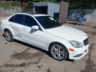 2013 Mercedes-Benz C 300 Sport с VIN WDDGF8AB5DR299259, выставлен на аукционе IAAI как лот 43406105 с пробегом 175 495 миль миль и . История ставок и продаж доступна на DreamBid. Изображение 1.