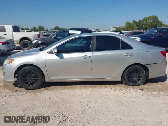 2014 Toyota Camry L с VIN 4T4BF1FK2ER440325, выставлен на аукционе IAAI как лот 43327460 с пробегом 126 798 миль миль и . История ставок и продаж доступна на DreamBid. Изображение 14.