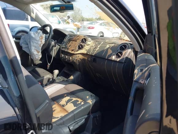 2017 Volkswagen Tiguan Wolfsburg Edition с VIN WVGRV7AX8HK041047, выставлен на аукционе IAAI как лот 42785124 с пробегом 80 587 миль миль и . История ставок и продаж доступна на DreamBid. Изображение 5.