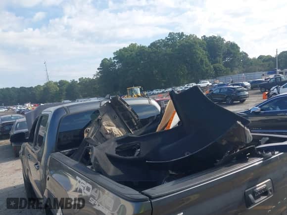 2017 Toyota Tacoma SR5 with VIN 3TMCZ5AN7HM115200, listed as a IAAI auction lot 43115086 with 117,000 mi miles and . Bid and sale history available at DreamBid. Image 12.