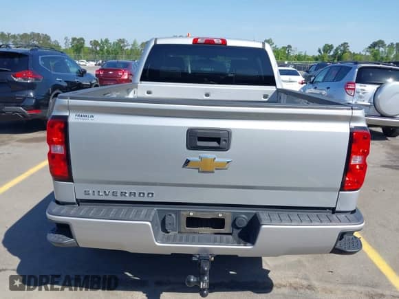 2017 Chevrolet Silverado 1500 Custom с VIN 1GCRCPEC6HZ290147, выставлен на аукционе IAAI как лот 42013613 с пробегом 179 079 миль миль и . История ставок и продаж доступна на DreamBid. Изображение 16.