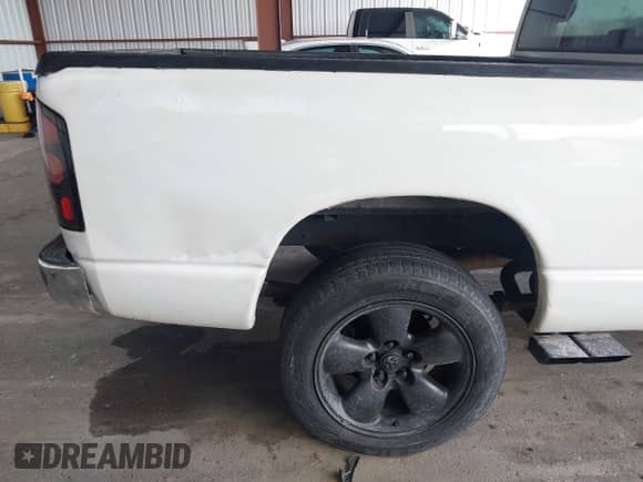 2005 Dodge 1500 SLT z VIN 1D7HA18N75S350782, wystawiony jako IAAI lot #42656182 z przebiegiem 224 695 mil mil oraz . Historia ofert i sprzedaży dostępna na DreamBid. Obrazek 6.