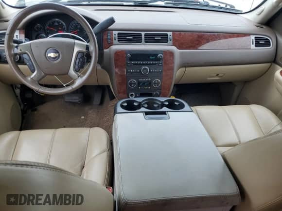 2009 Chevrolet Silverado 1500 LTZ z VIN 1GCEK39099Z258353, wystawiony jako Copart lot #68828515 z przebiegiem 235 665 mil mil oraz Czysty tytuł • Clean title. Historia ofert i sprzedaży dostępna na DreamBid. Obrazek 8.