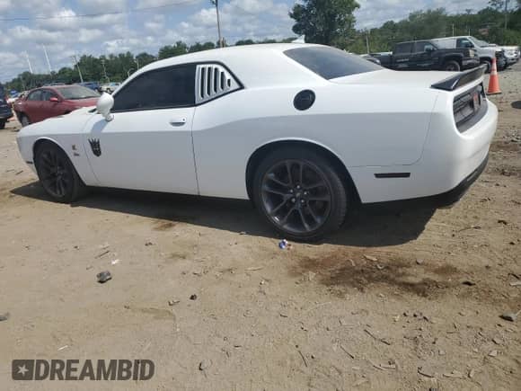 2023 Dodge Challenger R/T Scat Pack z VIN 2C3CDZFJ5PH695804, wystawiony jako Copart lot #67569295 z przebiegiem 6 898 mil mil oraz Szkoda całkowita • Salvage title. Historia ofert i sprzedaży dostępna na DreamBid. Obrazek 2.