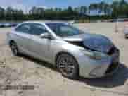 2017 Toyota Camry XLE z VIN 4T1BF1FK1HU329604, wystawiony jako Copart lot #72052825 z przebiegiem 197 044 mil mil oraz Szkoda całkowita • Salvage title. Historia ofert i sprzedaży dostępna na DreamBid. Obrazek 4.