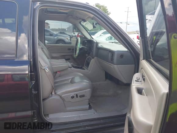 2004 Chevrolet Tahoe LT с VIN 1GNEC13Z34R161352, выставлен на аукционе IAAI как лот 42705146 с пробегом 200 017 миль миль и . История ставок и продаж доступна на DreamBid. Изображение 5.